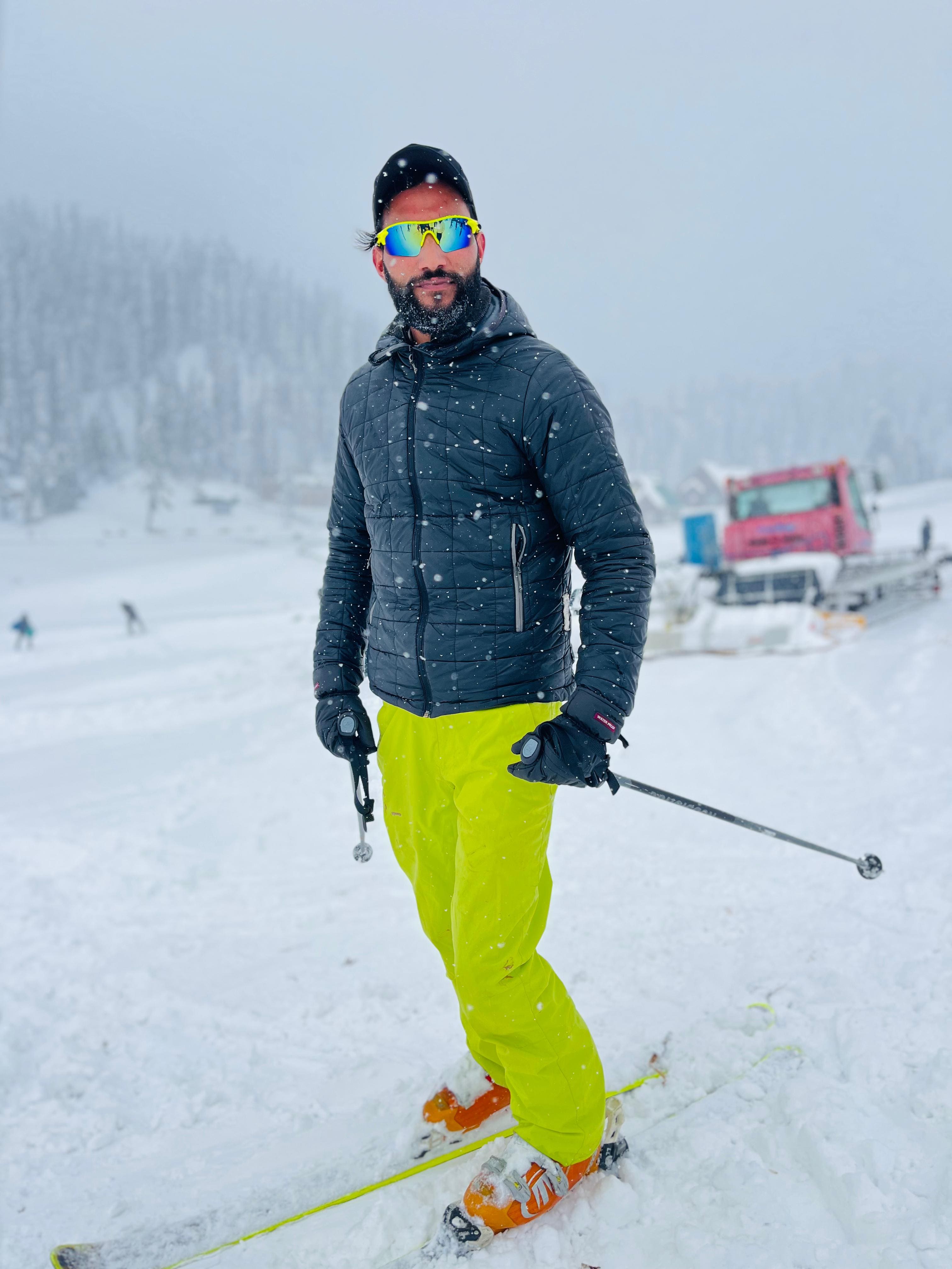 Aqib Para, ski instructor
