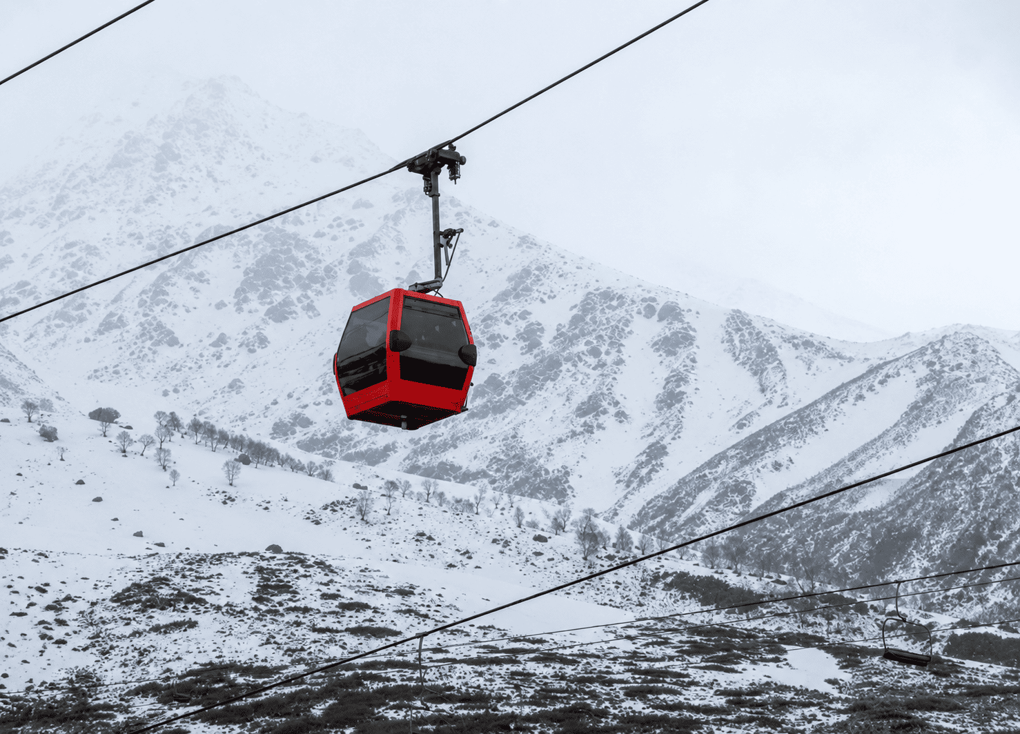 Snowboarding in Gulmarg above Gulmarg with the Gondola behind